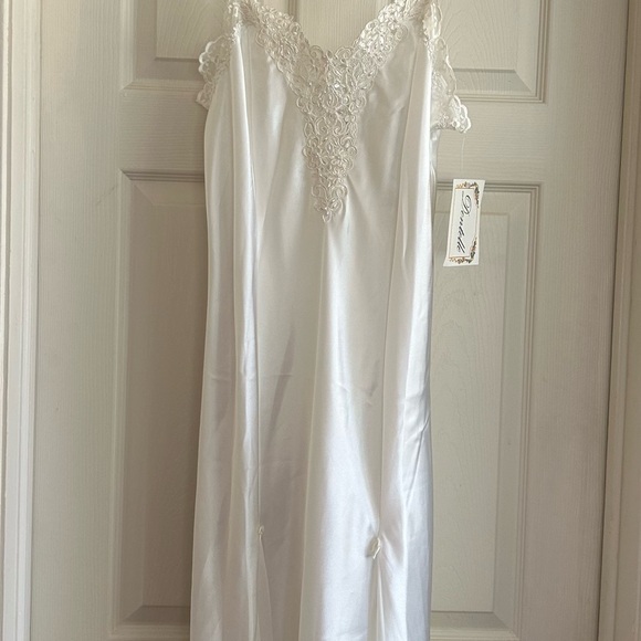 Stunning soft light ivory Dentelle negligee - NWT - size large - Picture 1 of 14